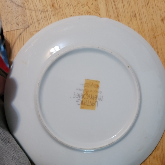 China dish - Picture 2 of 2